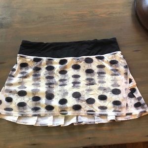LULULEMON TENNIS/RUN SKIRT SIZE 6